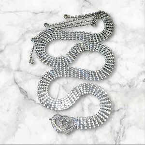 NWT Fashion Elegant Tassel Accesorie With Heart Buckle